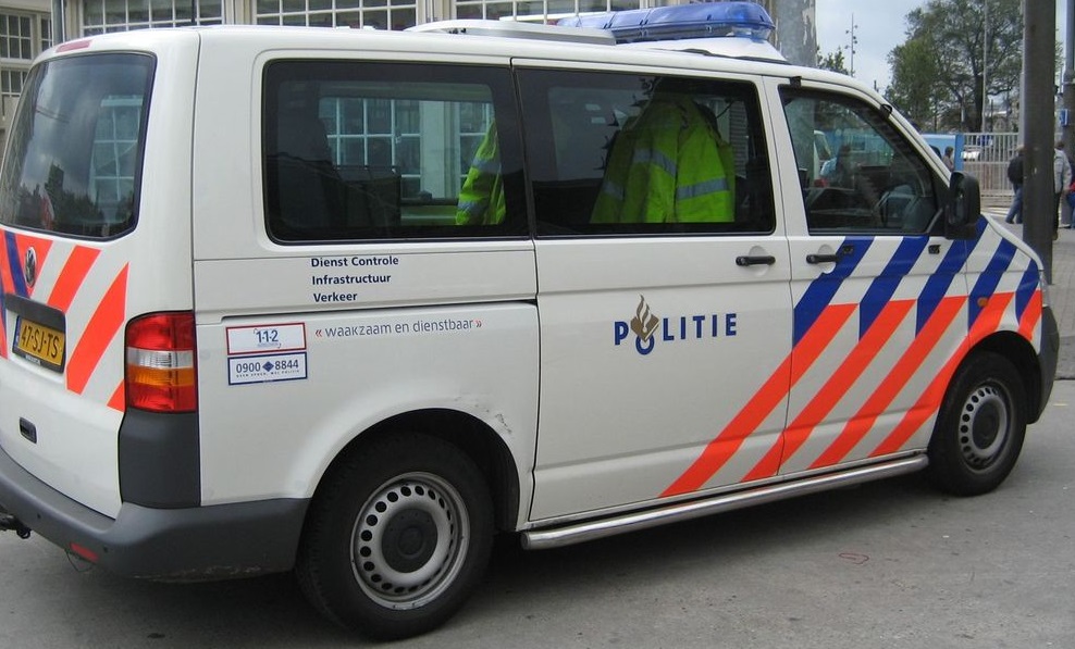 Politie vindt drie kilo henneptoppen in Hoorn .