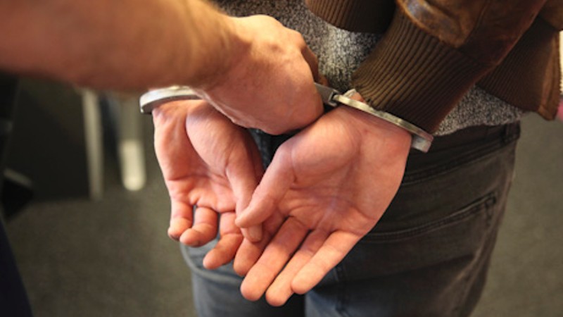 Drie jongens aangehouden na straatroof in Dongen .