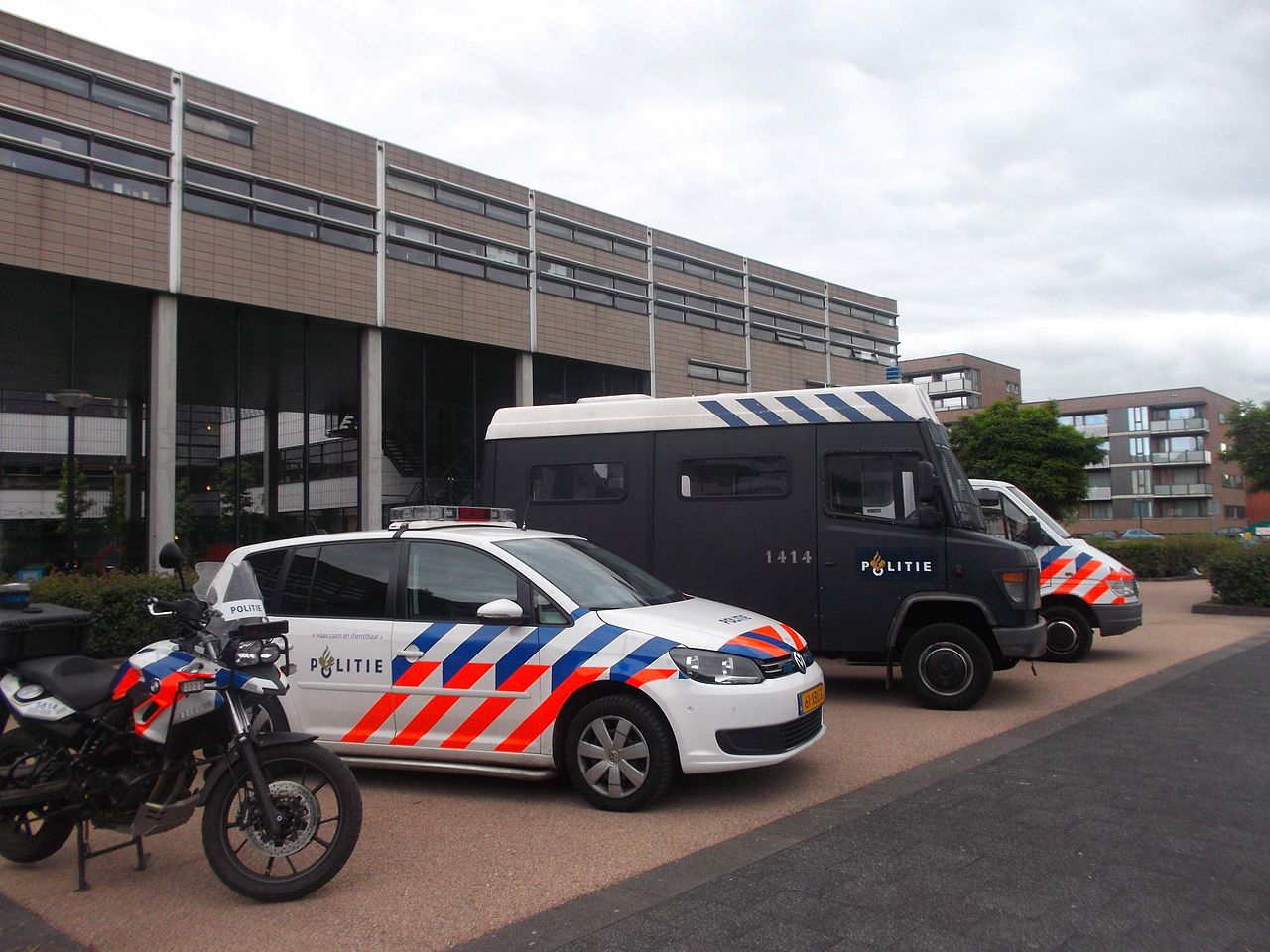 Recherche onderzoekt beschieting restaurant Borneosteiger in Amsterdam (update) . #Amsterdam #Politie